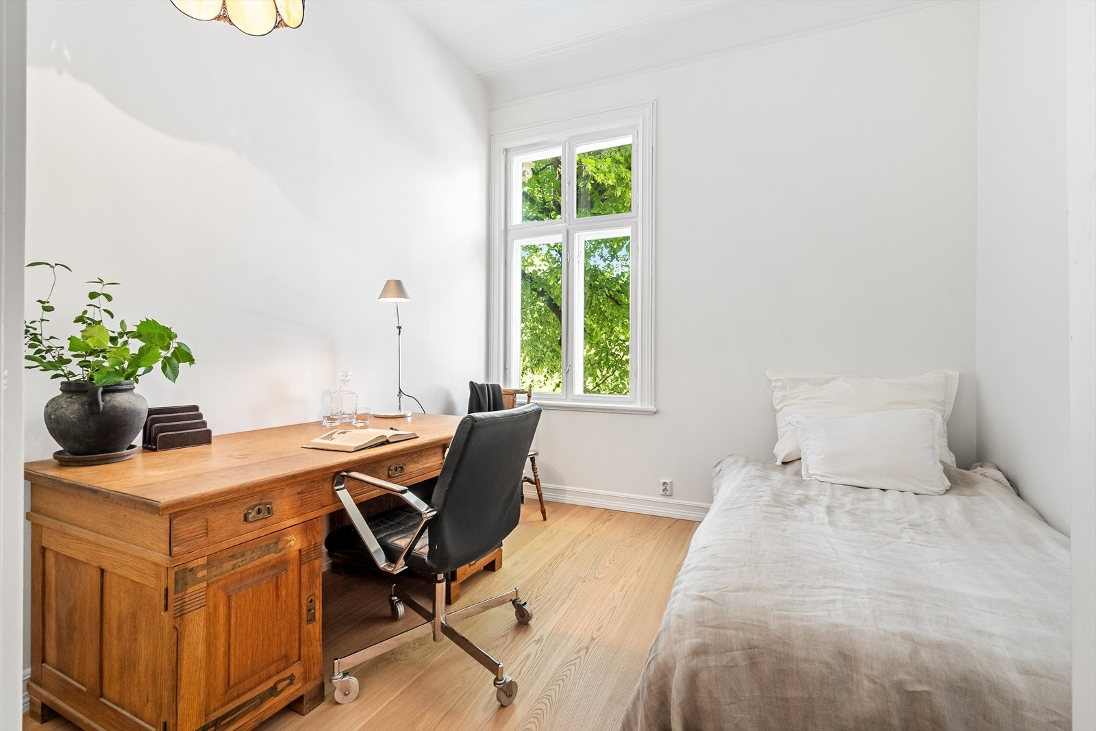 Soverom 2 passer perfekt som gjesterom, barnerom eller kontor. Galleribilde