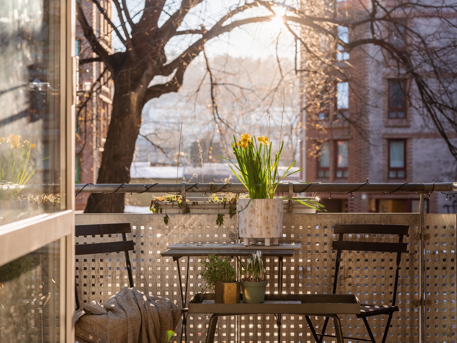 Hyggelig, syvendt balkong på ca 6 kvm med plass til utemøbler Galleribilde