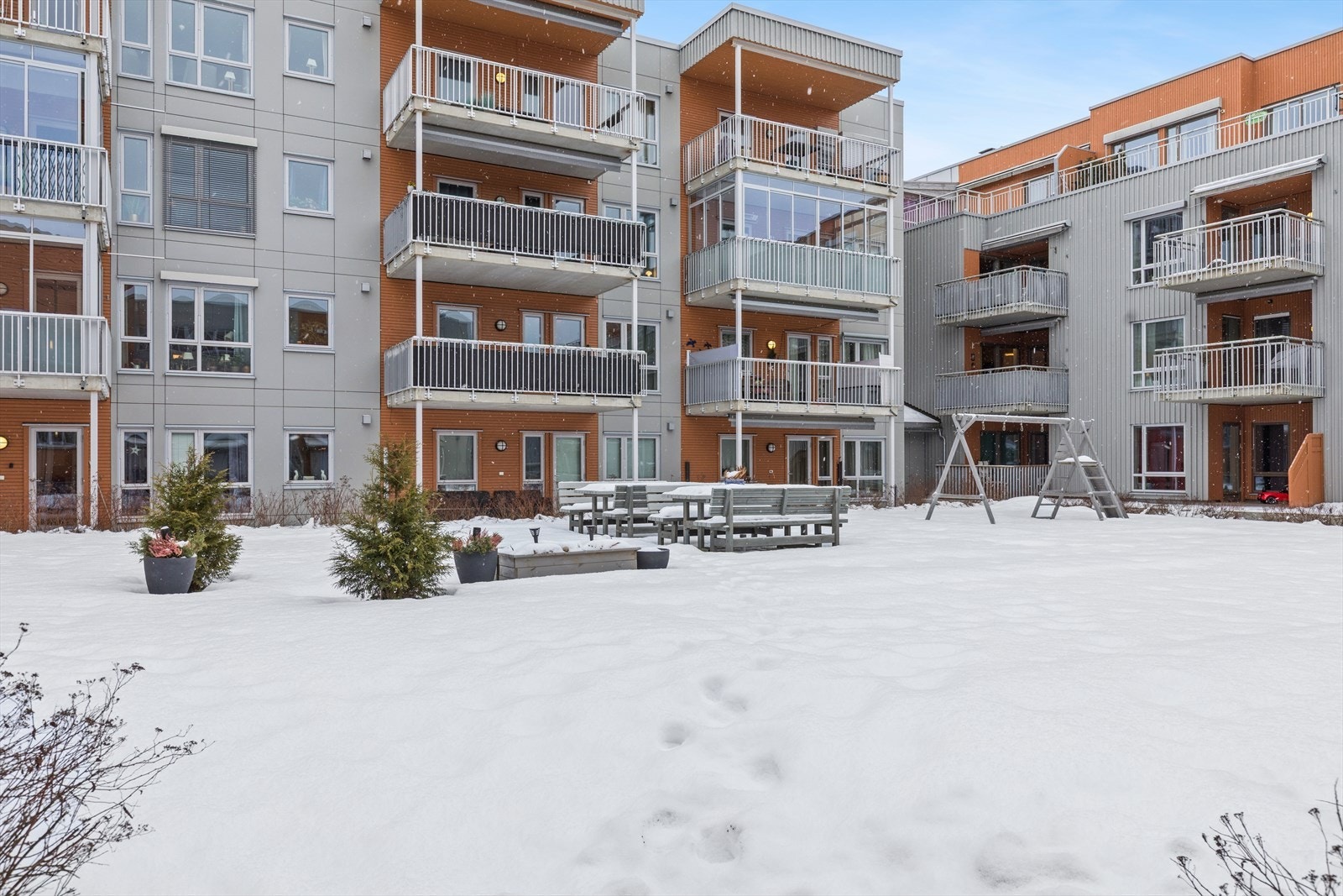 Felles atrium for sosial omgang. Galleribilde