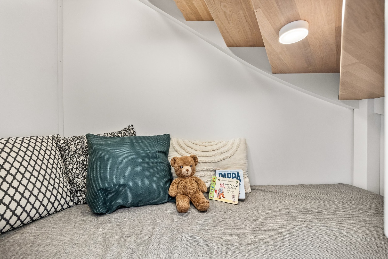 Under trappeløpet er det etablert et koselig kryp-inn for de minste Galleribilde