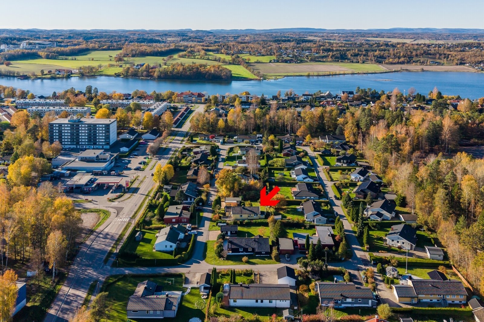 Eiendommen ligger i Vestskogen - ett ettertraktet og veletablert boligområde på Nøtterøys vestside i Færder kommune. Galleribilde