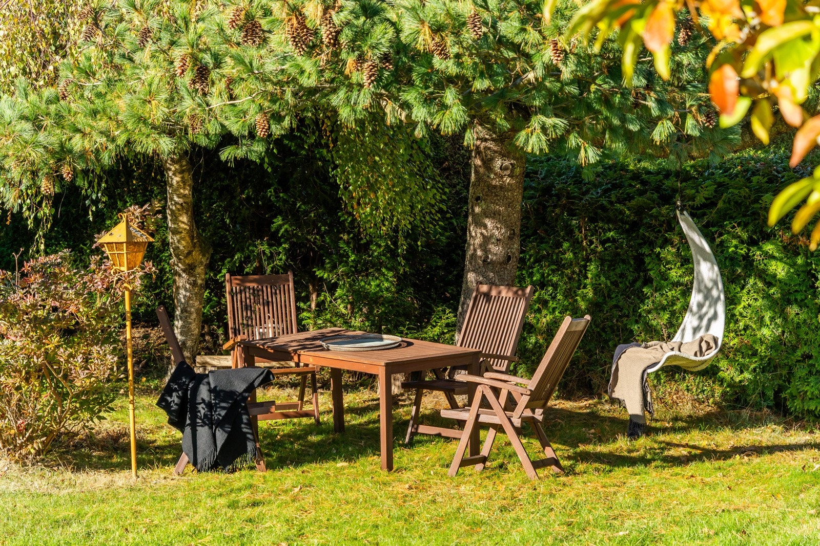 Hagen er planlagt og anlagt med stor omtanke, der myke, skulpturelle former i vegetasjonen skaper et rolig, harmonisk og eksklusivt uttrykk. Galleribilde