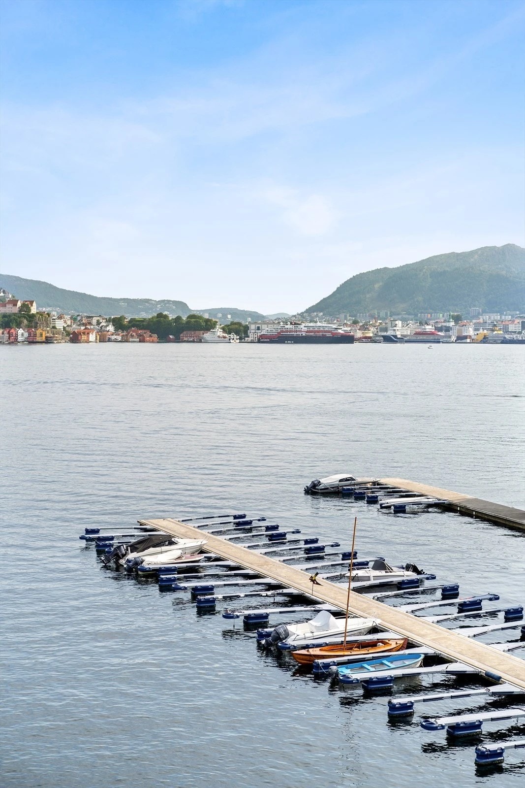Området byr på flotte turmuligheter som Stoltzekleiven og Fjellveien. Galleribilde