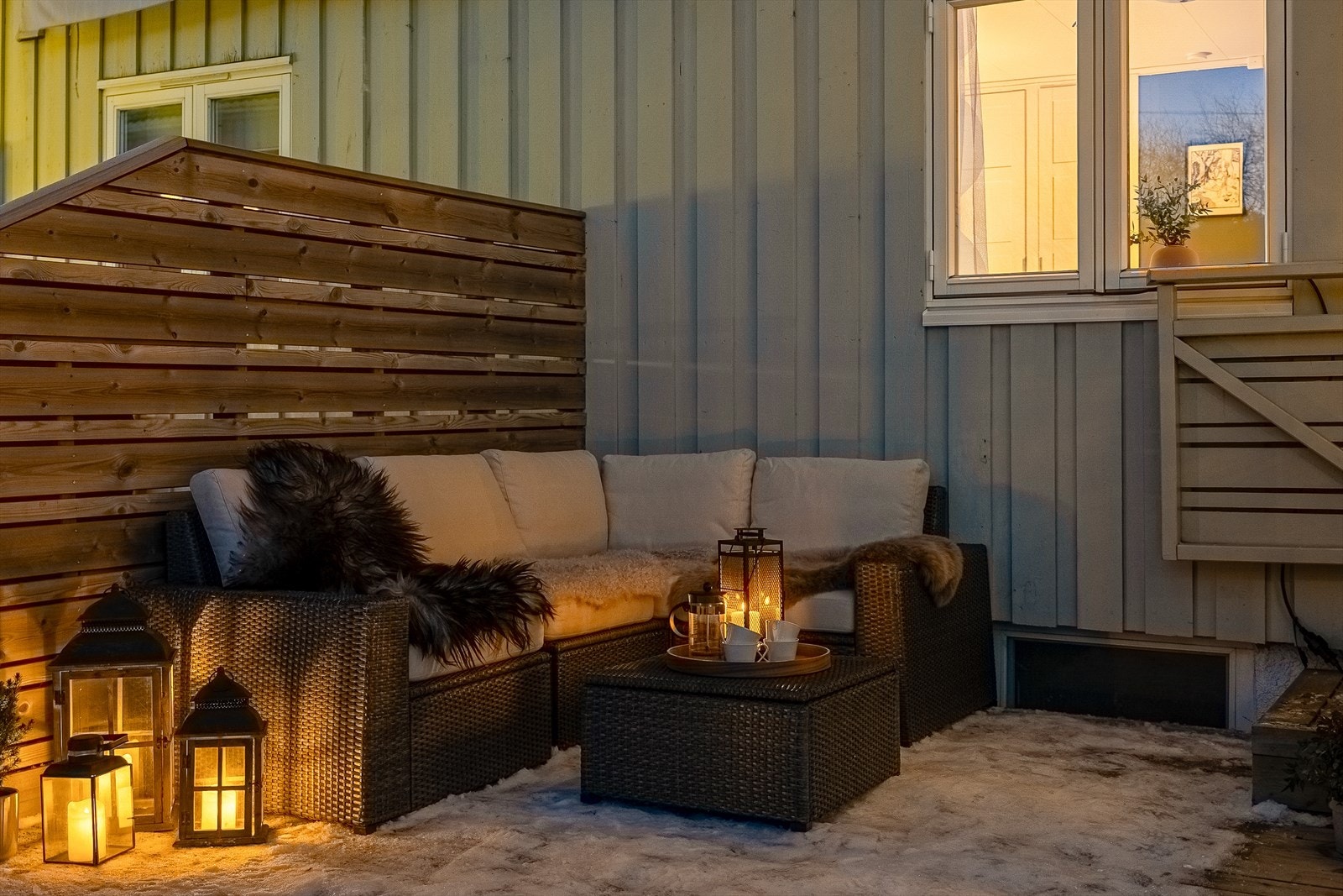 Beliggenheten er usjenert og tilbaketrukket i borettslaget. Det er minimalt med støy fra trafikk og forbipasserende. Galleribilde