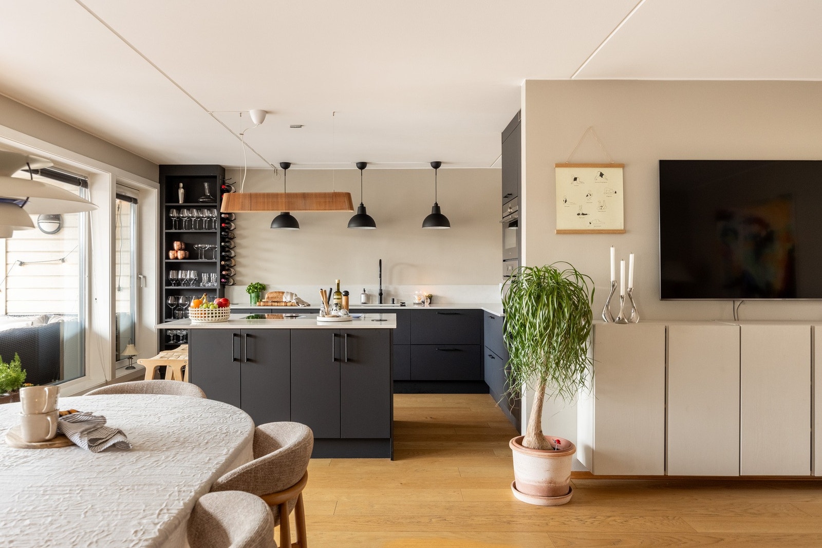 Fagerheimgata 14B presenteres av Mekleriet Oslo ved Alexander Birkeland. Galleribilde