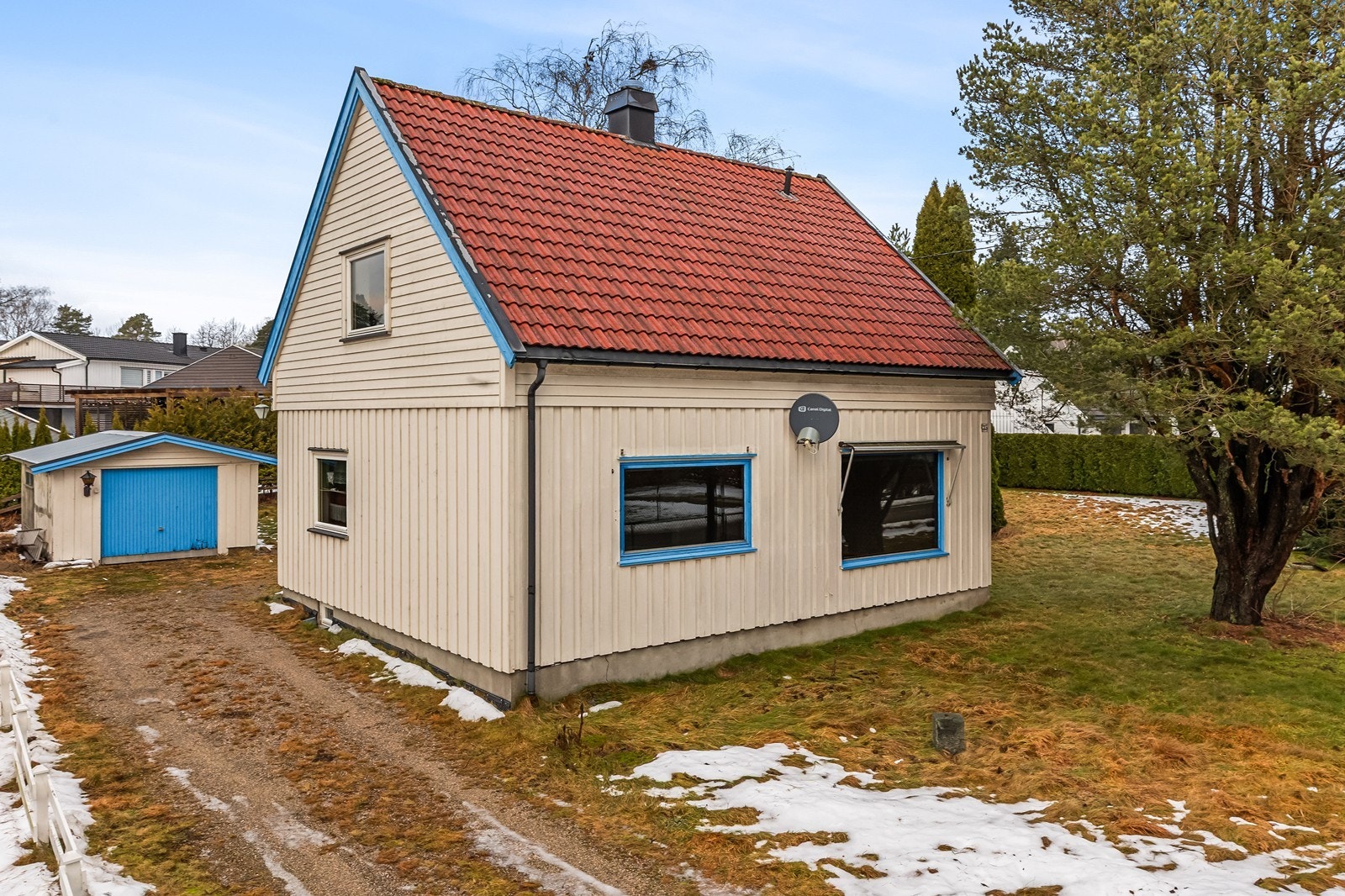 Velkommen til Stenholts Vei 35- Presentert av EiendomsMegler1 ved Birgit Grandahl Galleribilde