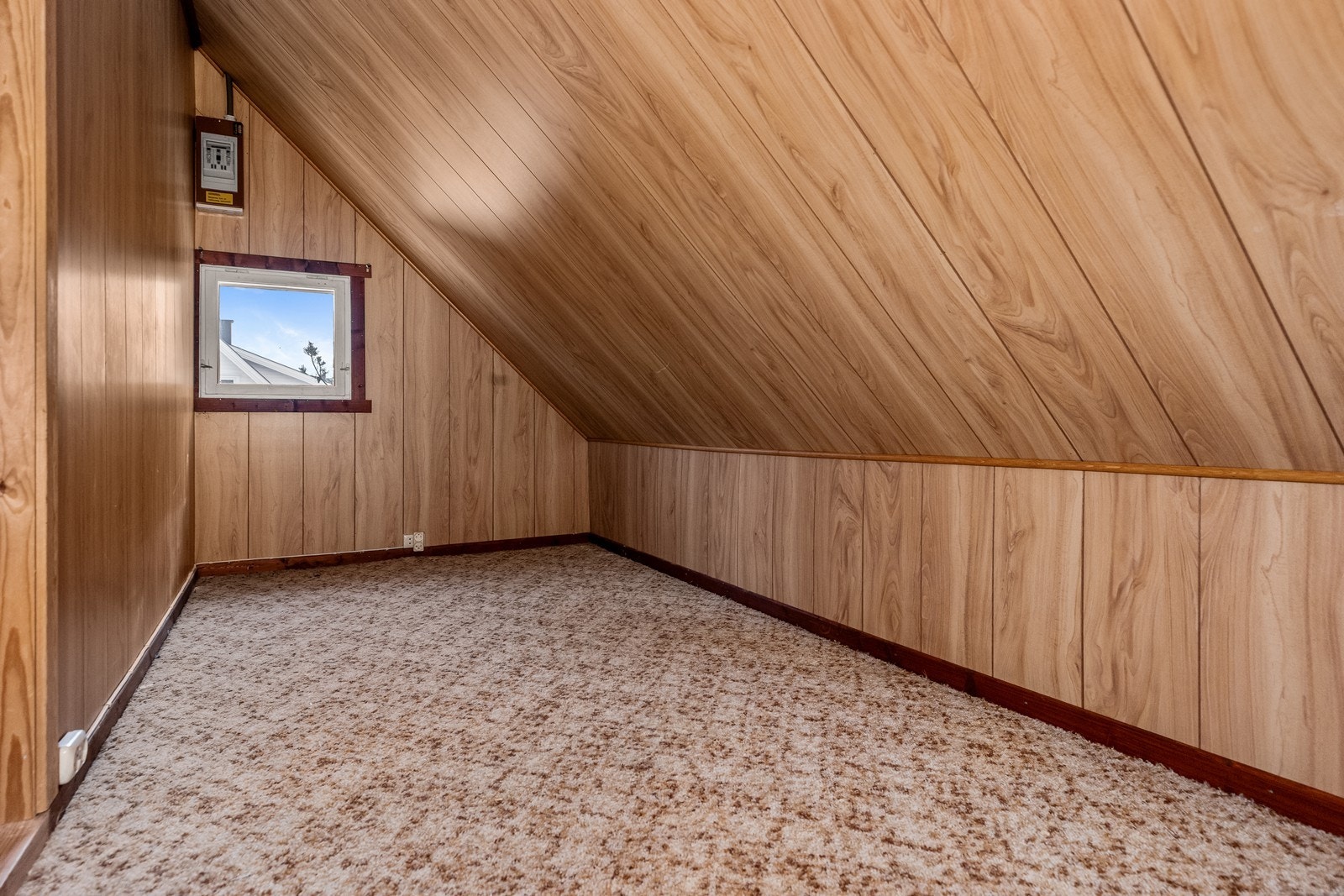 I andre etasje finnes en alkove, ideell som kontorplass eller ekstra lagringsrom. Rommet er ikke godkjent for varig opphold. Galleribilde