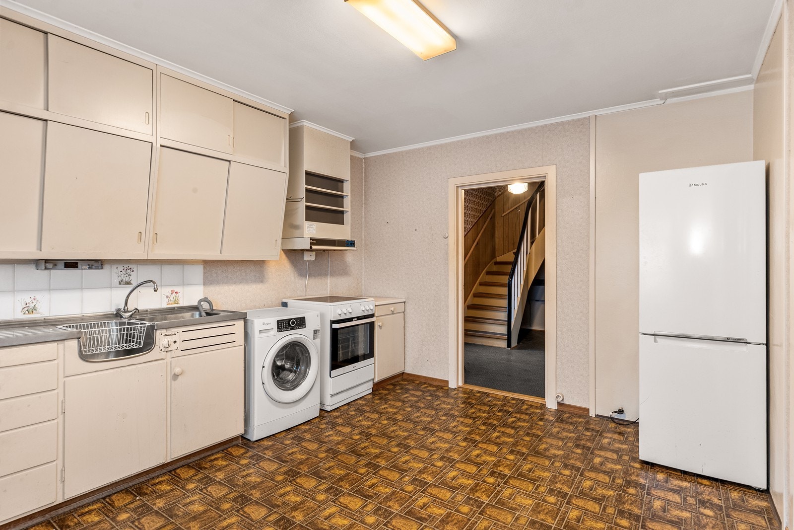 Rommet har plass til en liten spiseplass og har tilknytning til trappegangen. Galleribilde