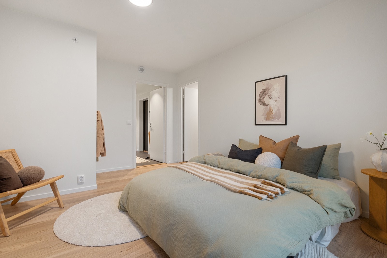 På hovedsoverommet er det egent bad og utgang til takterassen. Galleribilde