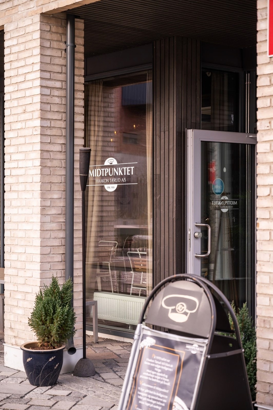 Her ligger blant annet midtpunktet som er en trivelig bistro med Italiensk pizza i fokus.jpeg Galleribilde