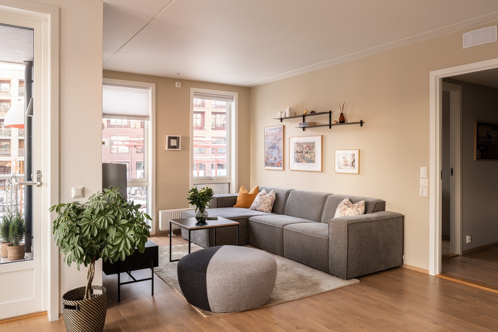 Planløsningen er god med naturlig soneinndeling. Galleribilde