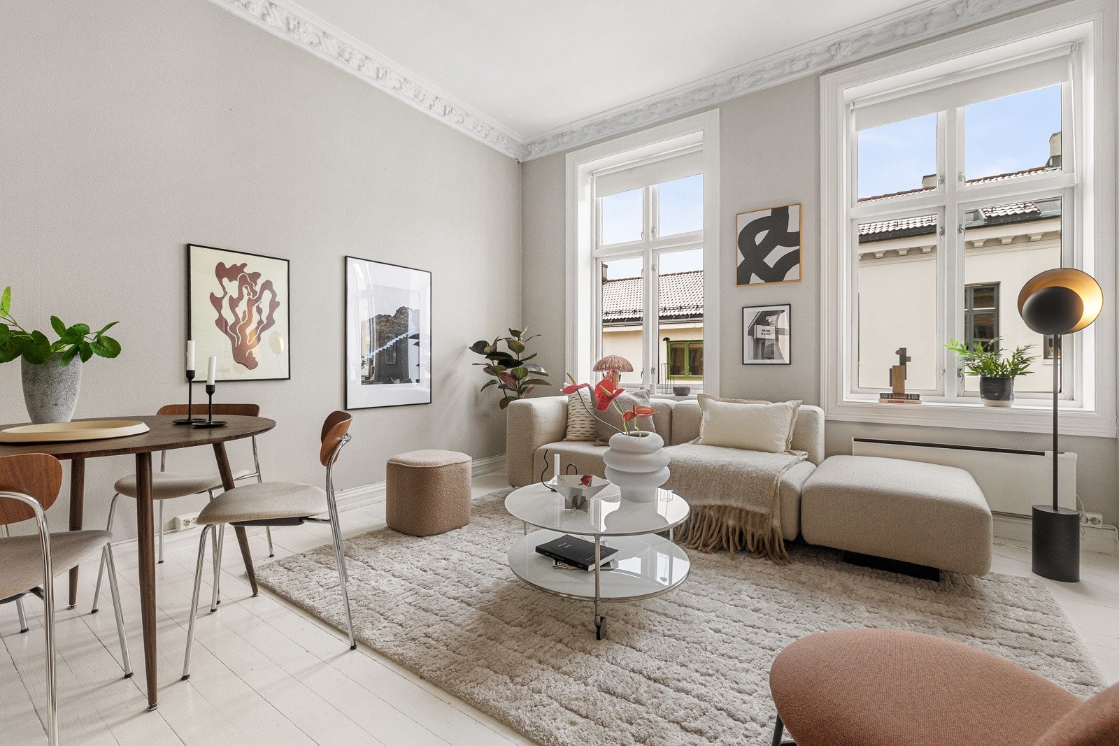 Her har vi gleden av å presentere en klassisk, lys og gjennomgående bygårdsleilighet med sentral beliggenhet på majorstuen. Galleribilde