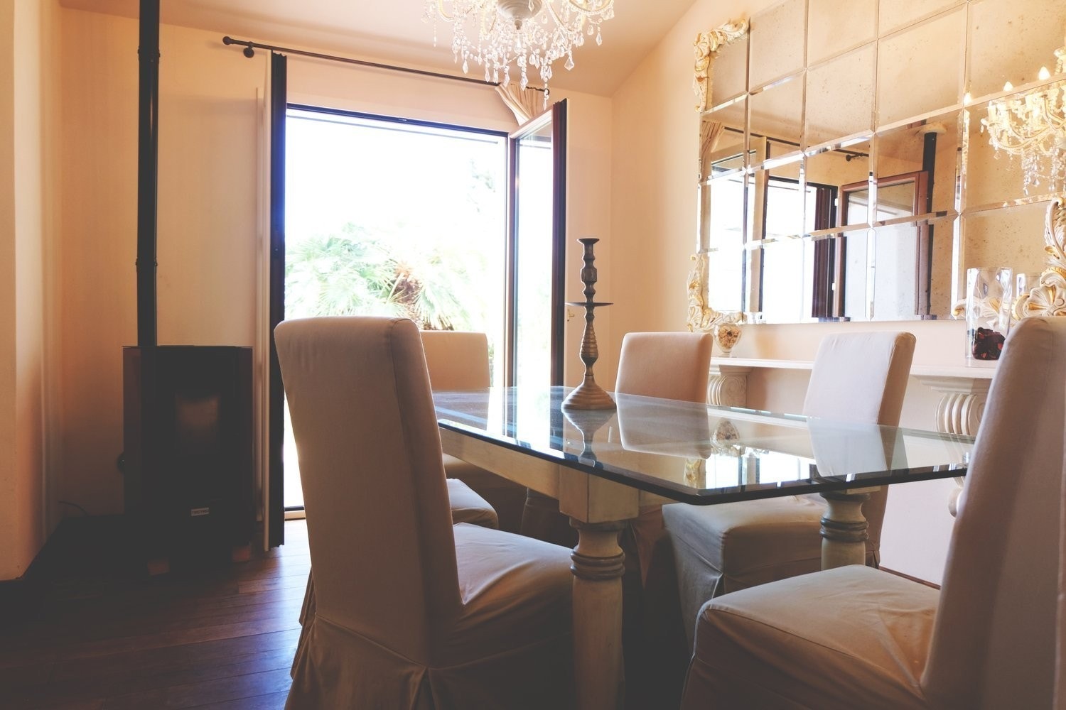 Det er peisovn i spisestuen Galleribilde