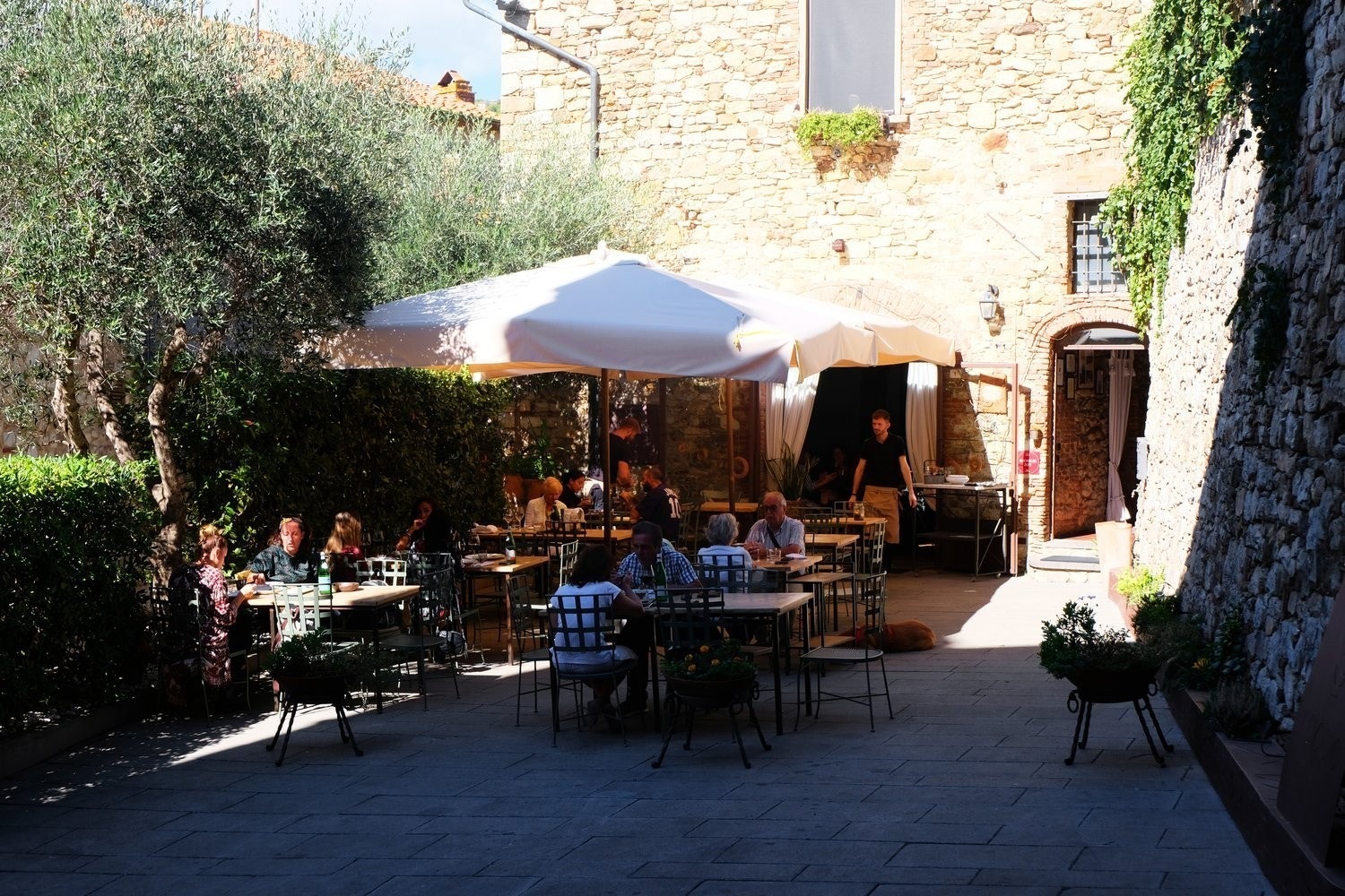 Suvereto har et stort utvalg av restauranter inne i borgen men og utenfor. Galleribilde