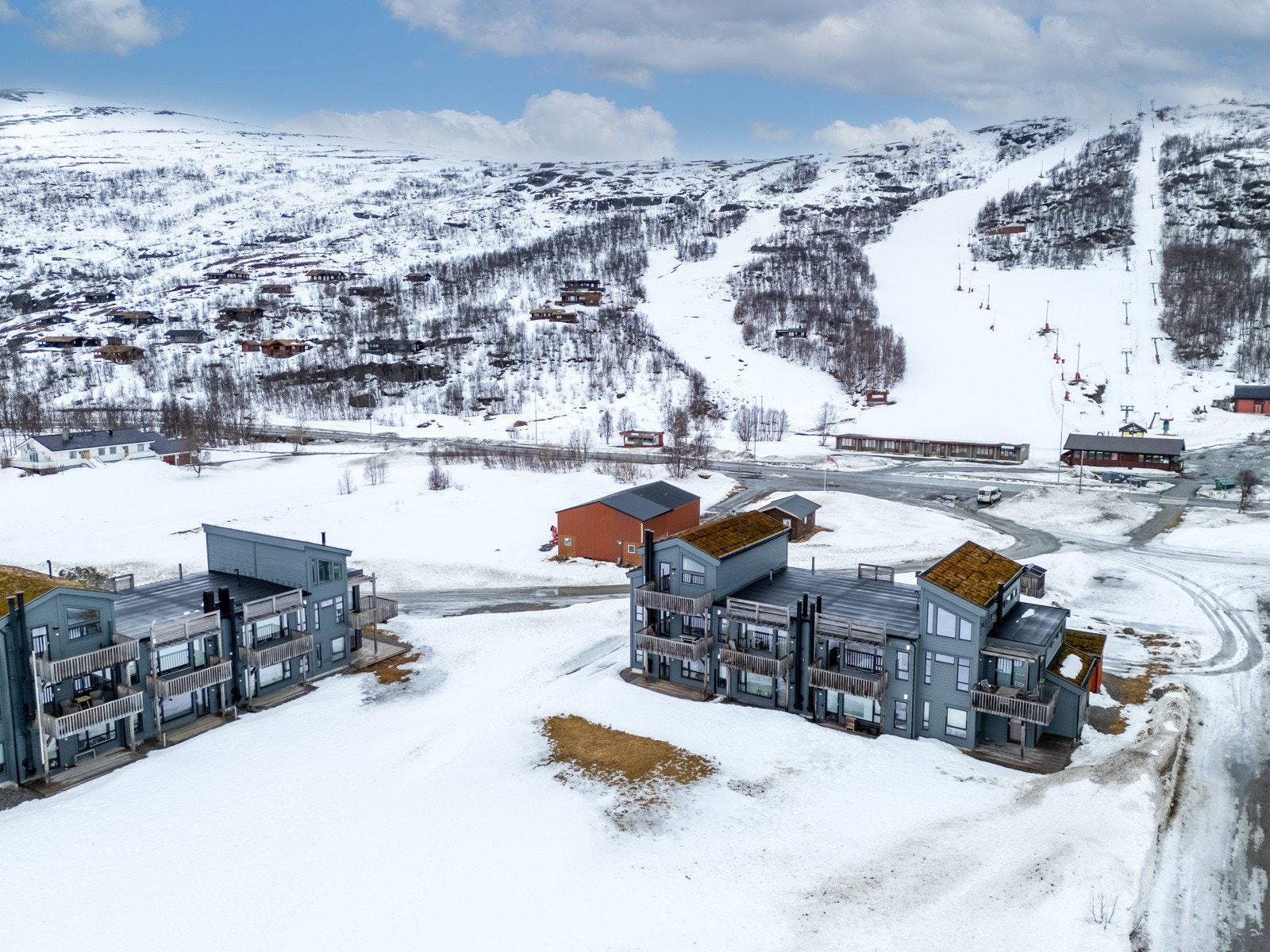Maurseth Fjellandsby befinner seg i Sysendalen i Eidfjord kommune, ca. 2,5 t fra Bergen og i kort avstand til Hardangervidden. Galleribilde