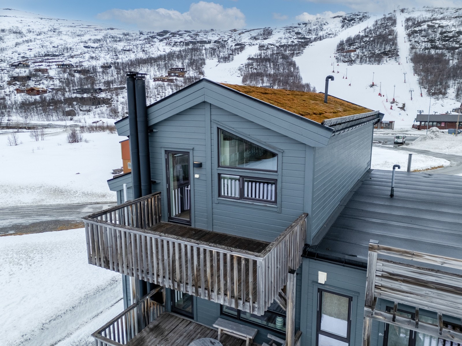 Umiddelbar nærhet til alpinanlegg og langrennsløyper. Galleribilde
