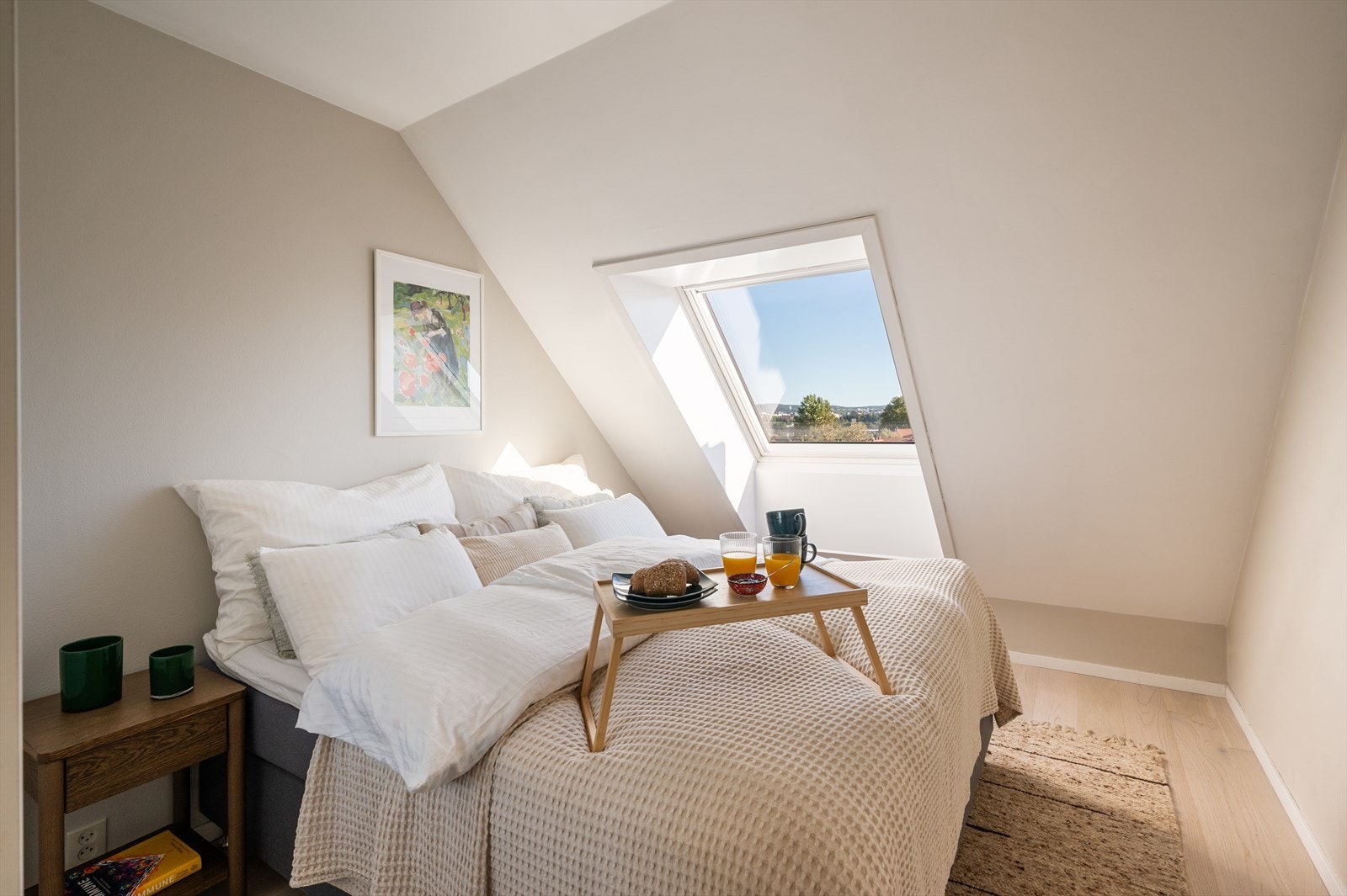 Hovedsoverommet er et lyst og trivelig rom med plass til dobbeltseng. Galleribilde