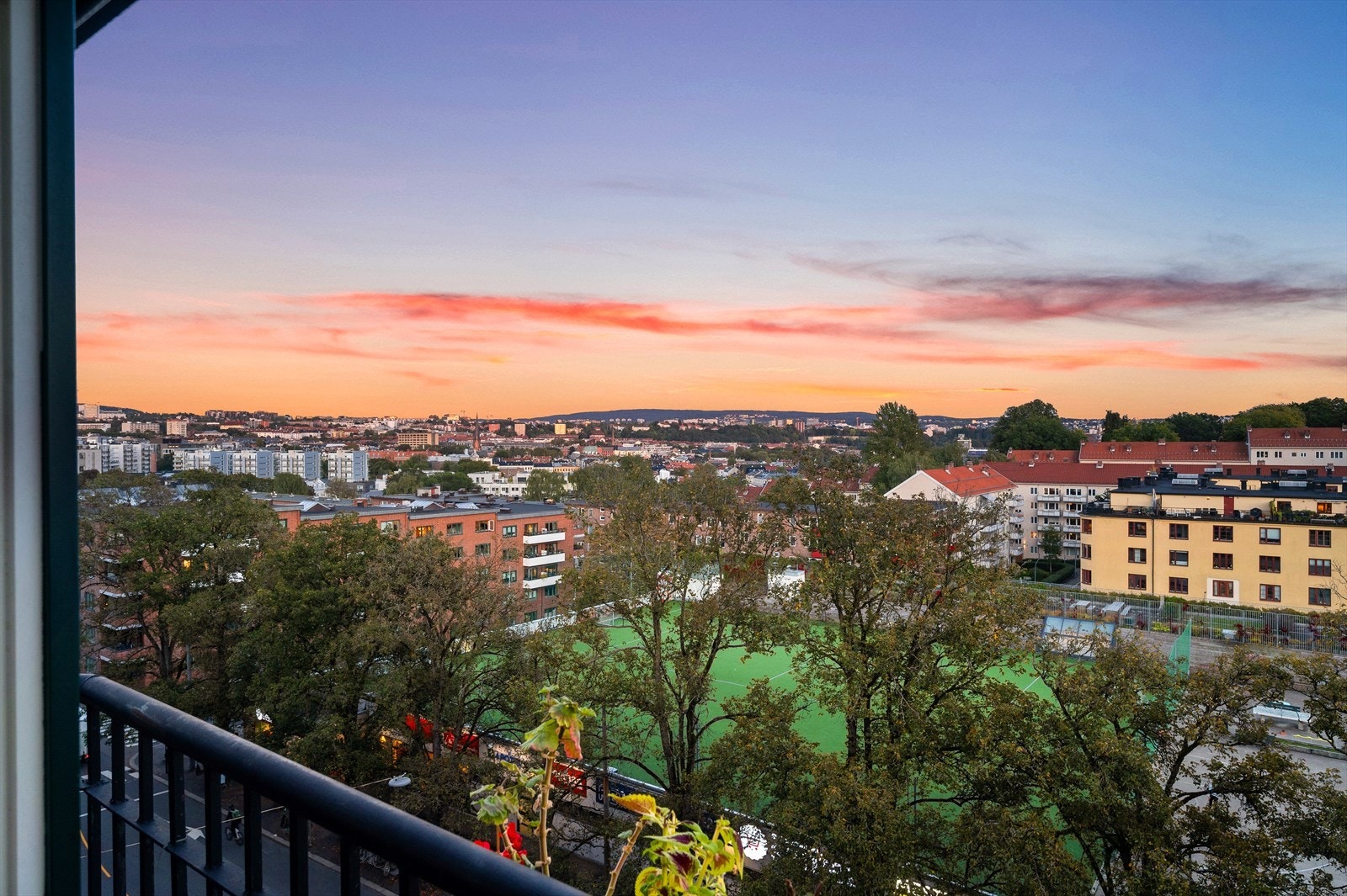 Fra leiligheten har man god oversikt over byen. Galleribilde