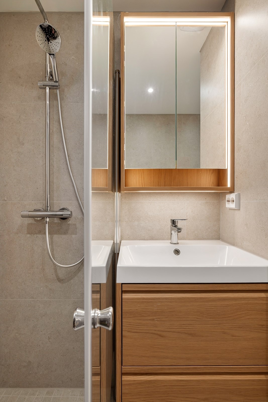 Det er elektrisk styrt vifte. Galleribilde