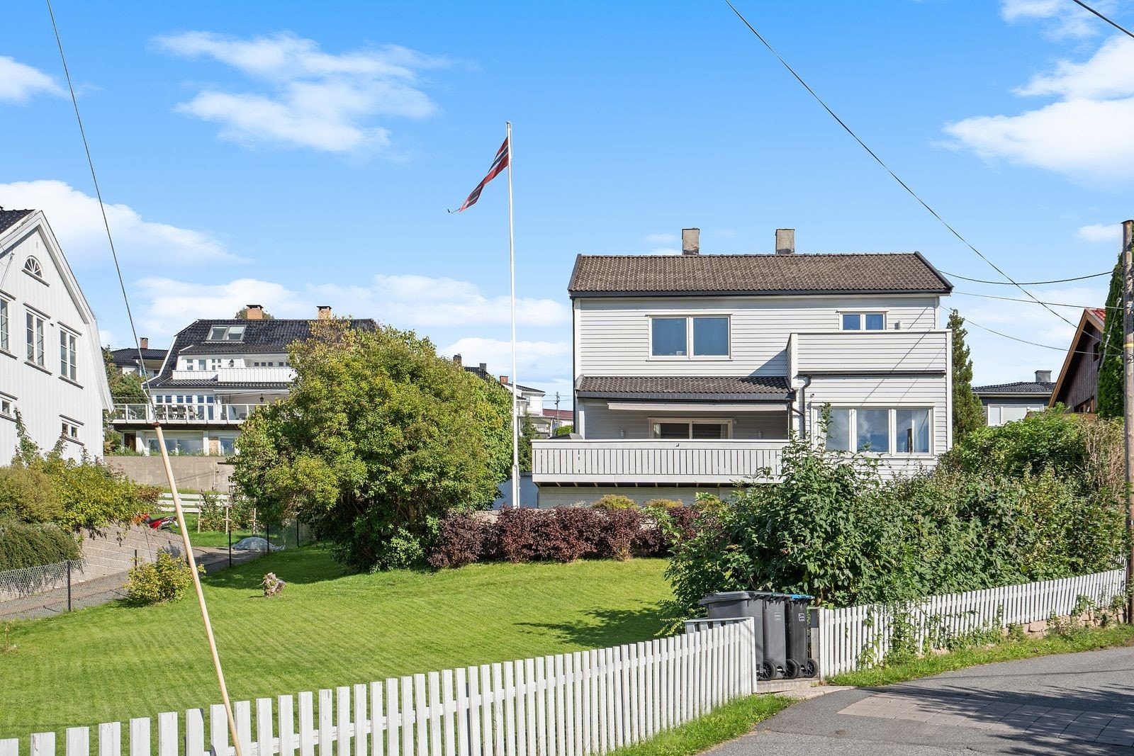 En perfekt familiebolig i et etablert boligområde med kort vei til skole, barnehage og marka Galleribilde