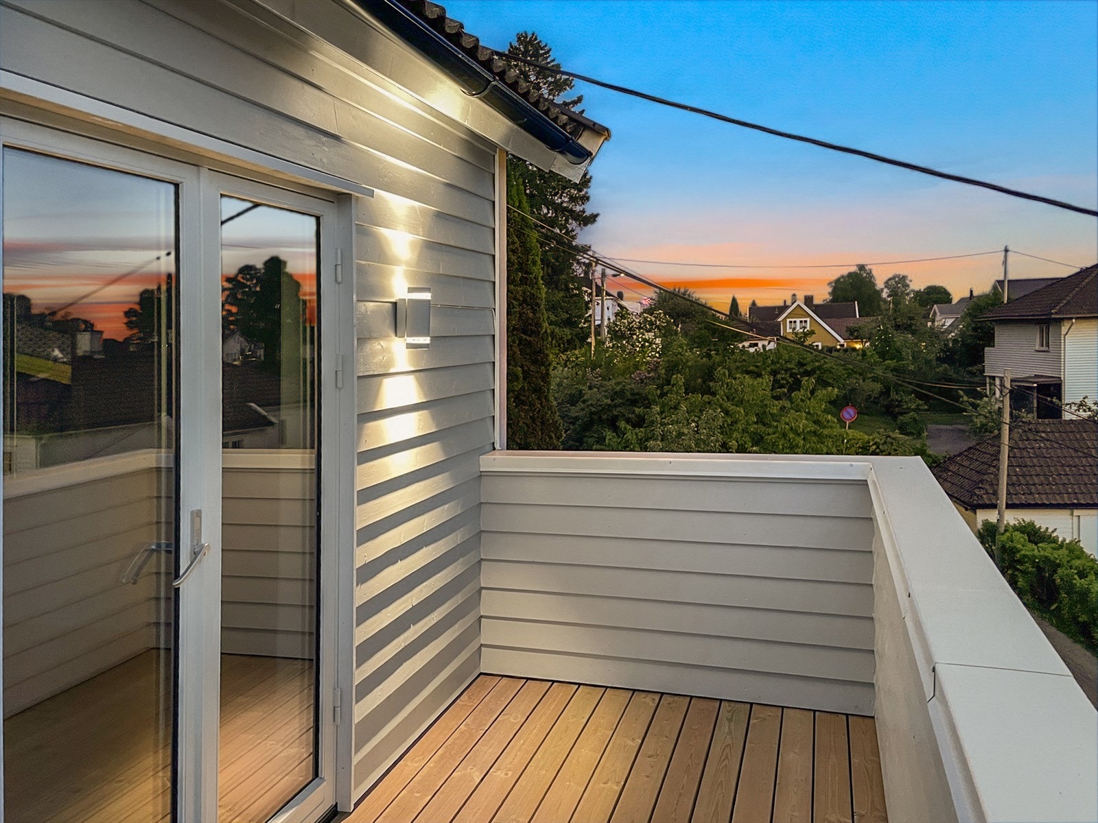 Her oppe er det også montert utendørs belysning Galleribilde