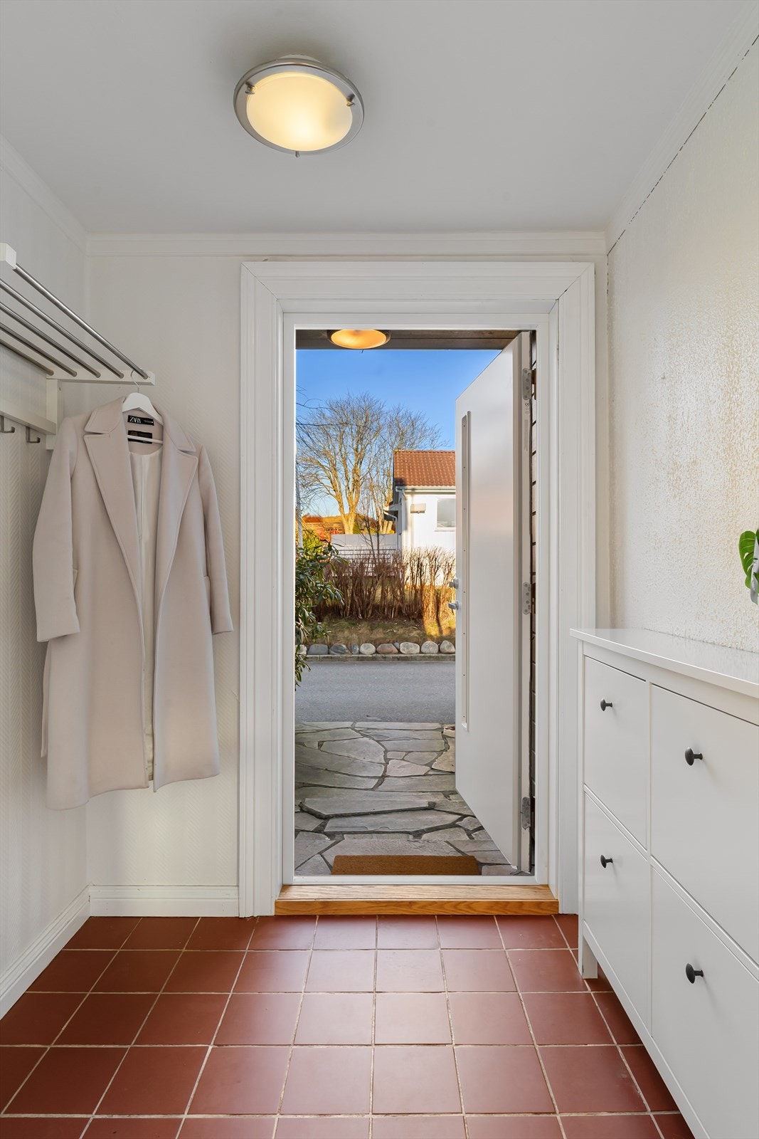 Entré med fliser på gulv Galleribilde