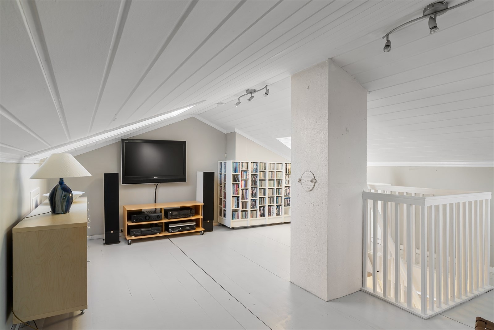 Praktisk loftsetasje som kan benyttes etter behov Galleribilde