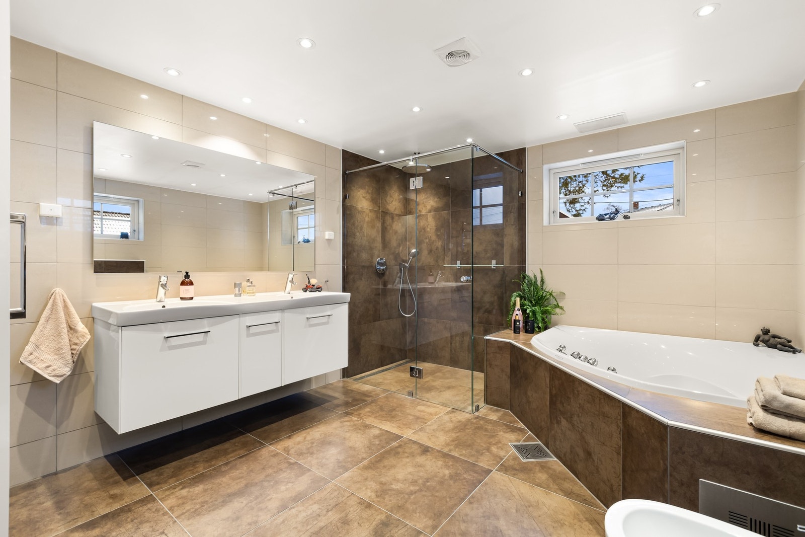 Stor og delikat bad Galleribilde