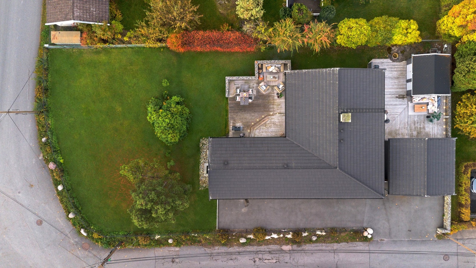 Solrik og flat hjørnetomt på 1.304 kvm Galleribilde