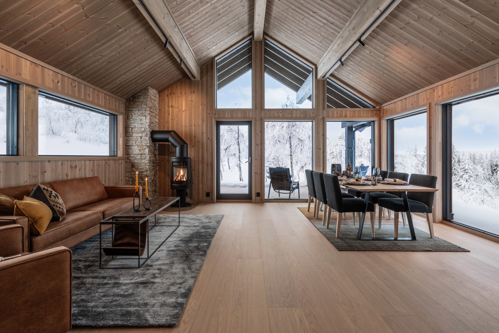 Hytta har god standard og høy kvalitet, med smarte løsninger og flotte materialvalg Galleribilde