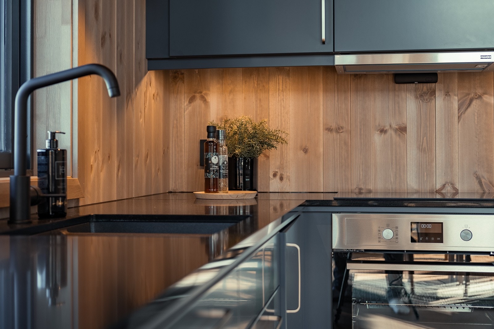 Godt med skap- og benkeplass Galleribilde