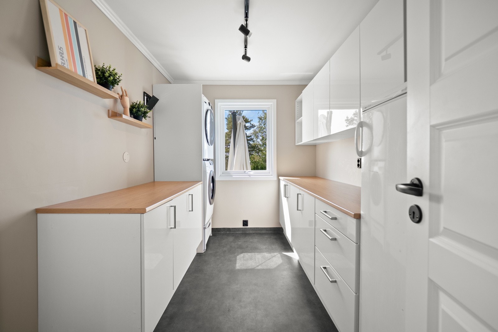 I tillegg til 2 bad har boligen et separat vaskerom Galleribilde