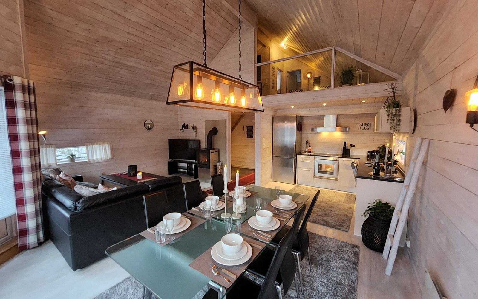 Kjøkken og spisestue i åpen løsning, perfekt for sosial matlaging og sosialisering. Galleribilde