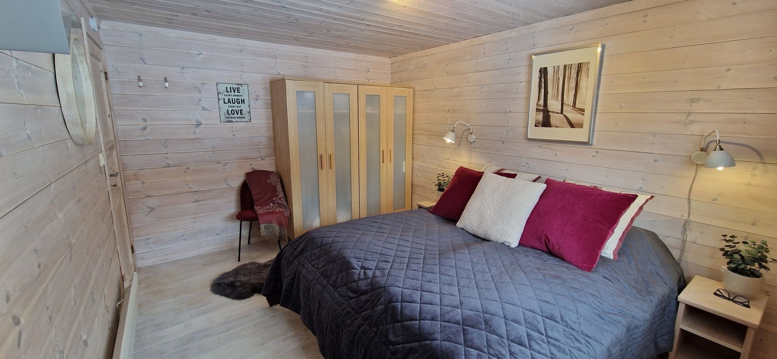 Hovedsoverommet i første etasje er stort og romslig. Galleribilde