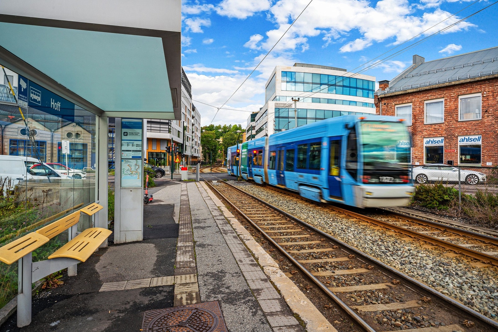 Hoff trikkestopp, her i nabolaget kommer også stopp i forbindelse med Fornebubanen Galleribilde