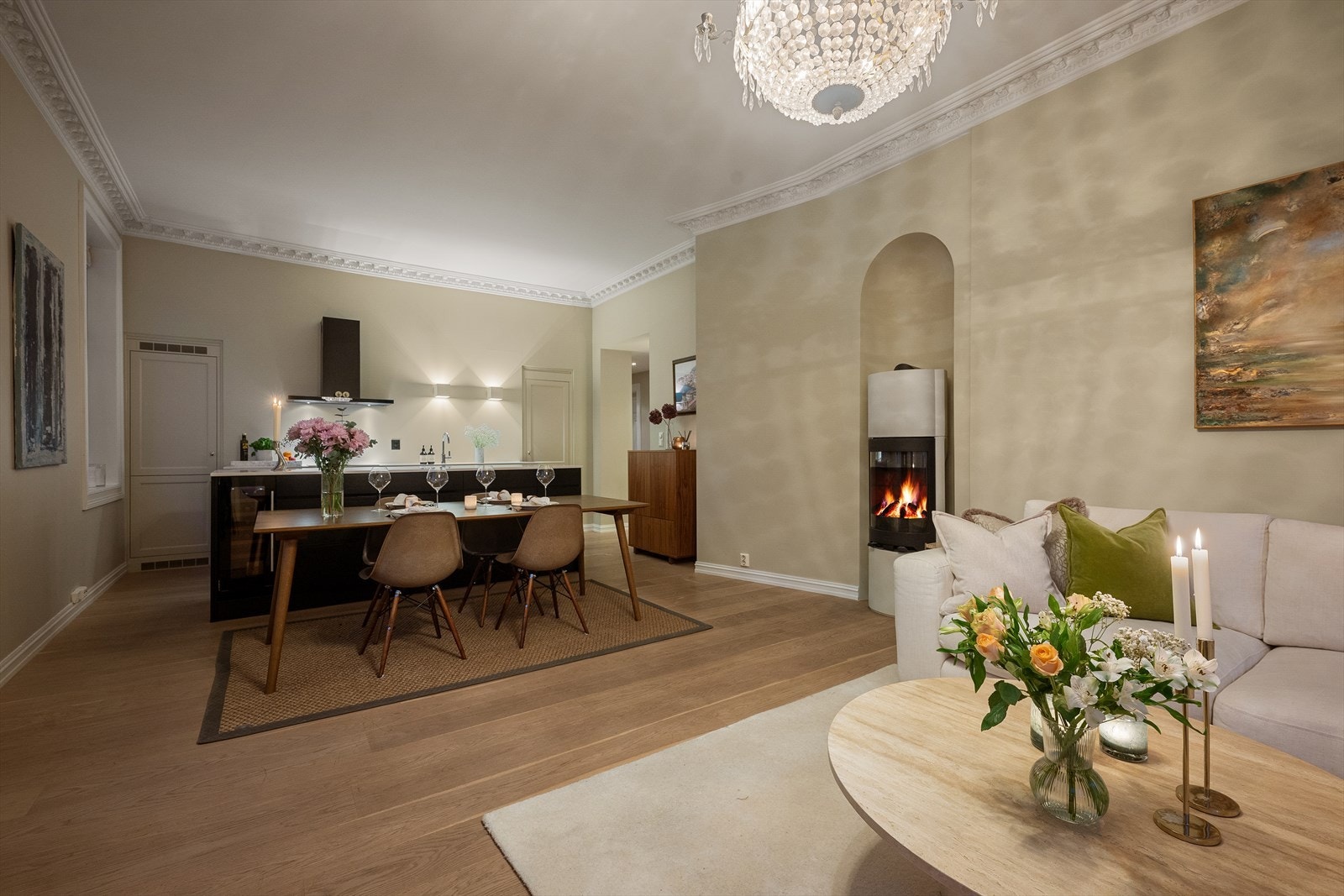 En meget delikat peis som luner godt på vinteren er sentralt plassert i stuen. Galleribilde