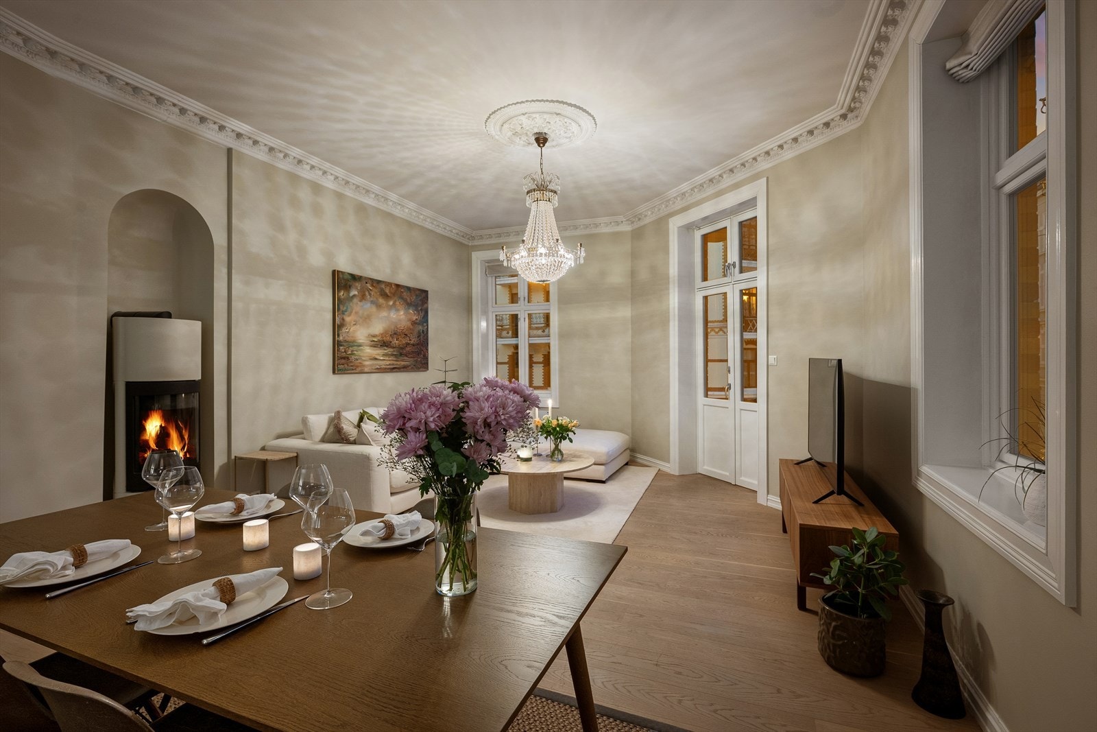 God plass til et større spisebord - perfekt plassering med nydelig utsyn over nærområdet. Galleribilde