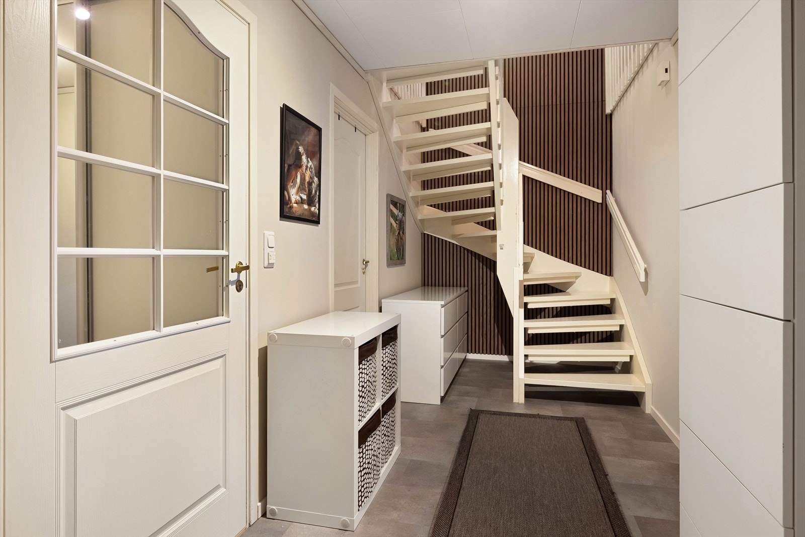 Flott trapp opp til 2.etg Galleribilde