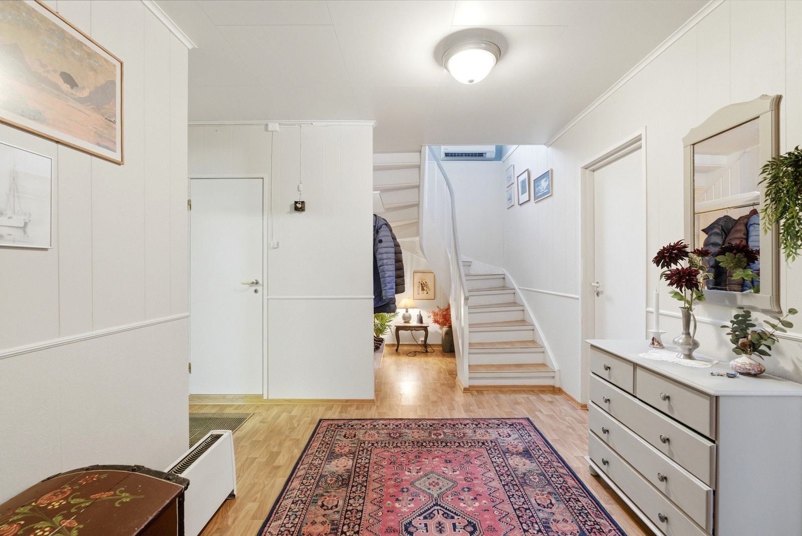 Hall/trapperom første etasje Galleribilde