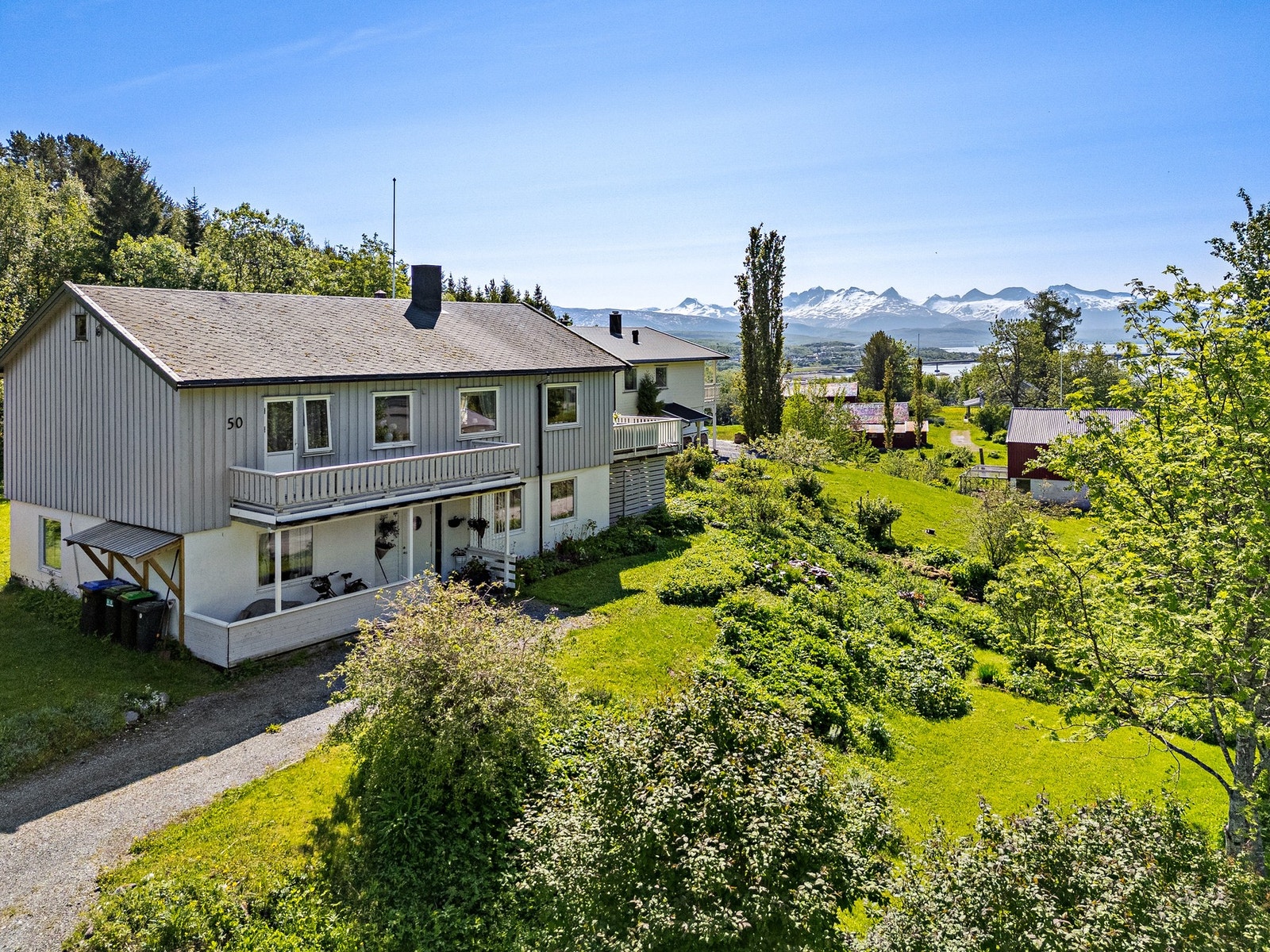 Boligen ligger fint til i feltet Galleribilde