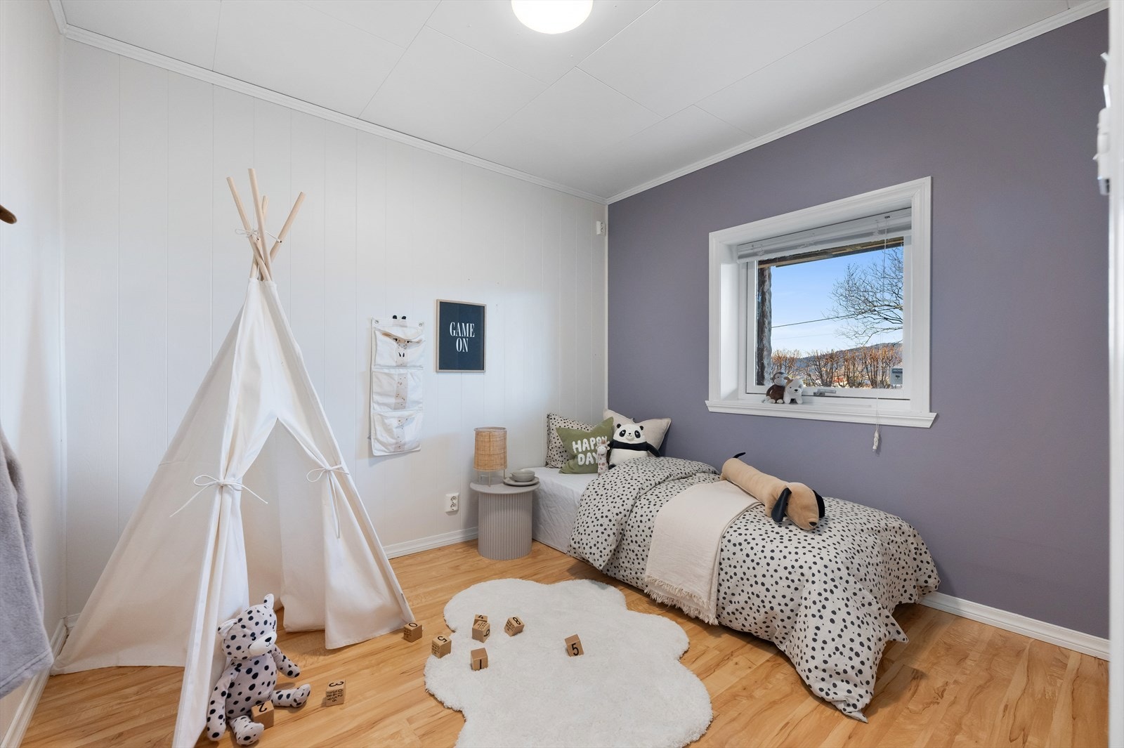 I denne etasjen er det også innredet 2 fine soverom. Begge er av god størrelse og har plass for seng og garderobe med mer. Galleribilde