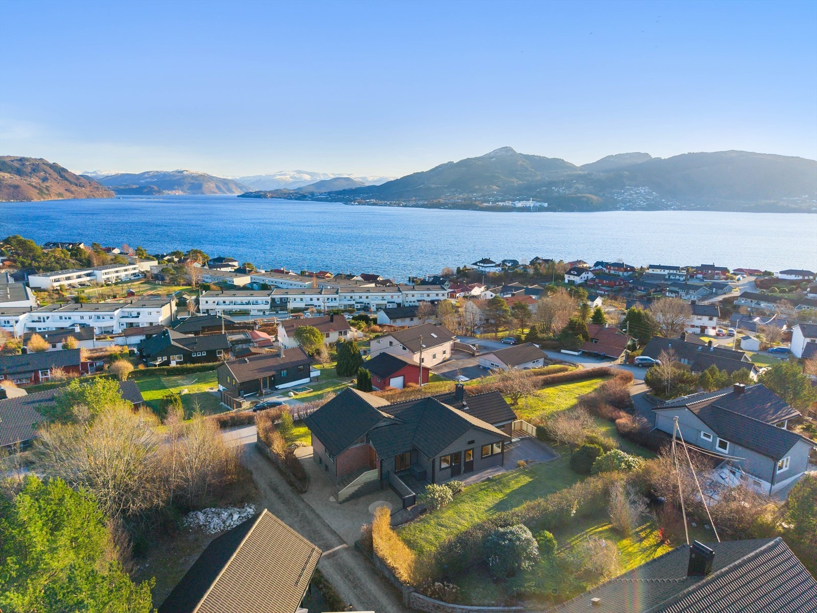 Husk påmelding til visning! Ring gjerne megler for ytterligere spørsmål rundt denne eiendommen. Galleribilde