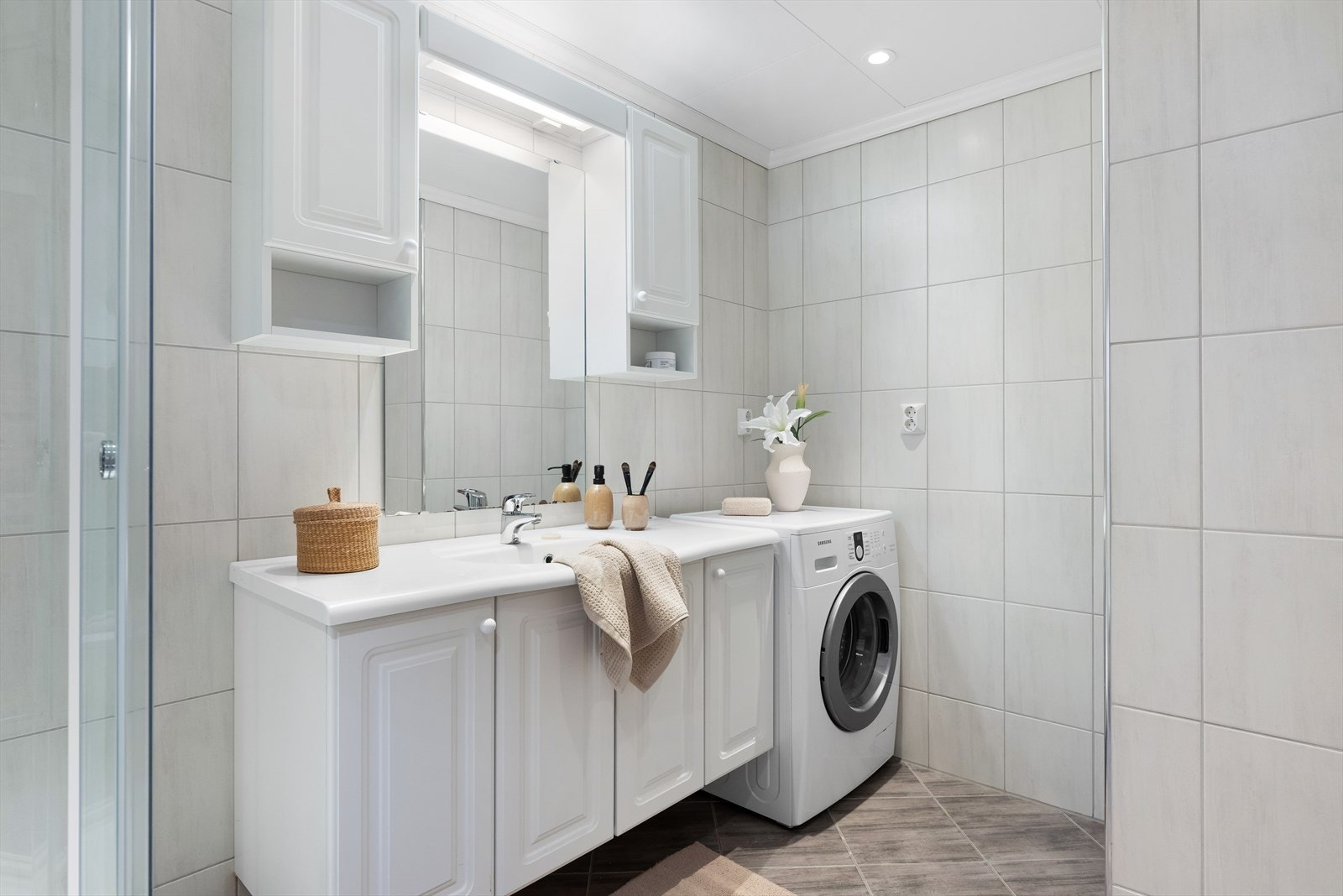 Her finner man også opplegg for vaskemaskin og tørketrommel. Galleribilde