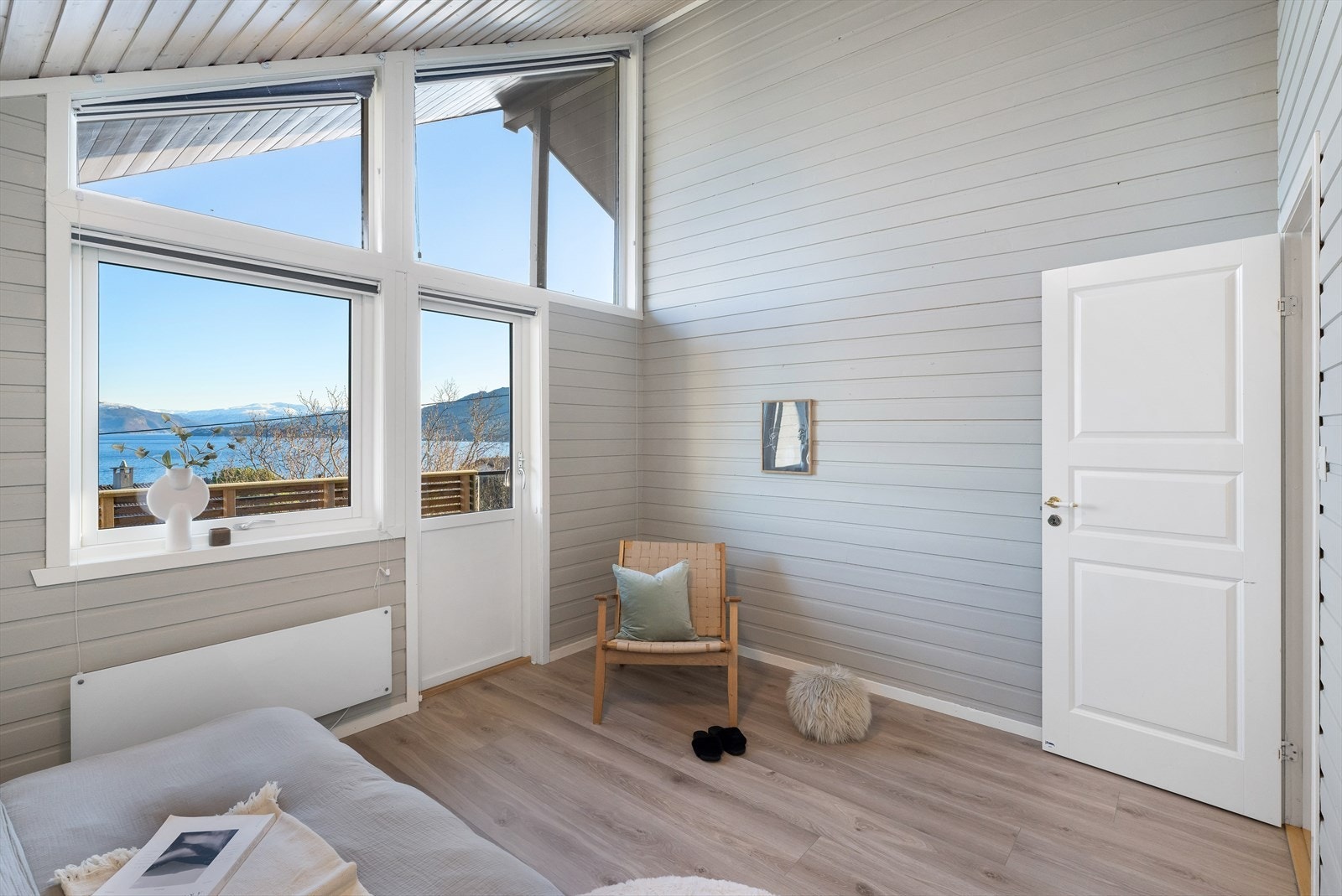 Herfra er det også utgang til altan/terrasse. Galleribilde