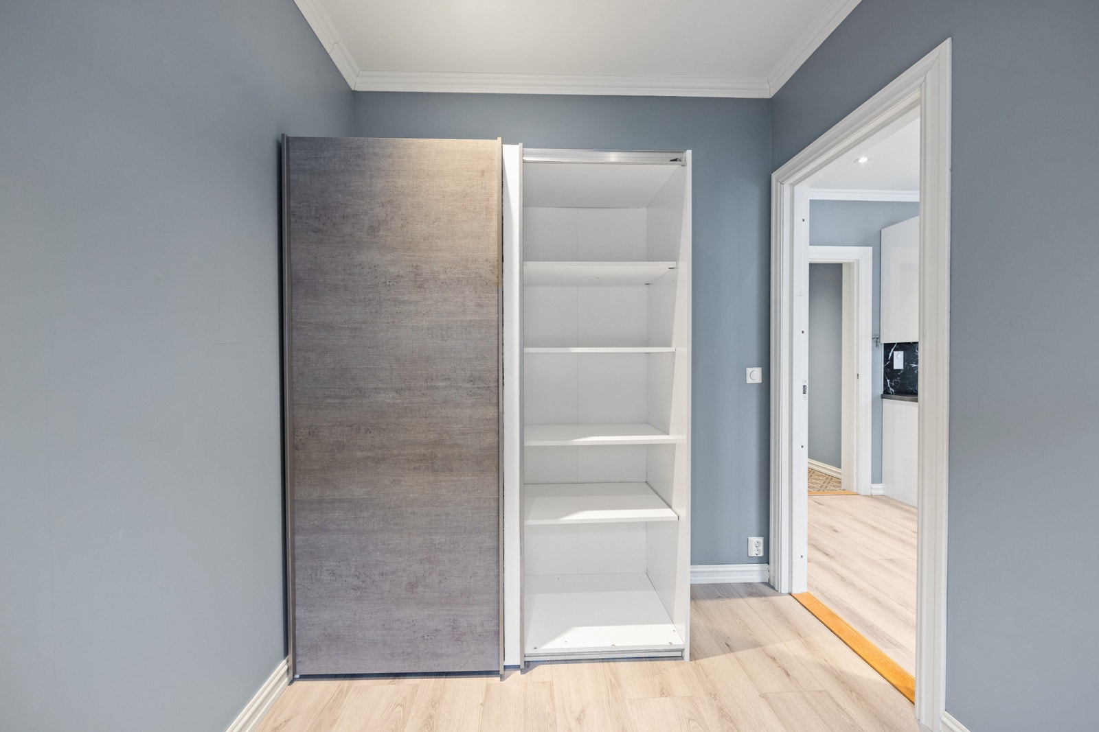 Det medfølger garderobeskap i soverom 2 Galleribilde