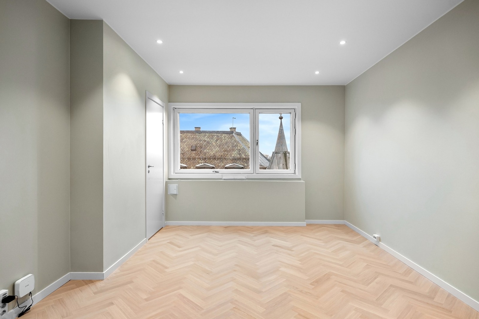 Det er i 2025 lagt eksklusivt parkettgulv i fiskebensmønster. Galleribilde