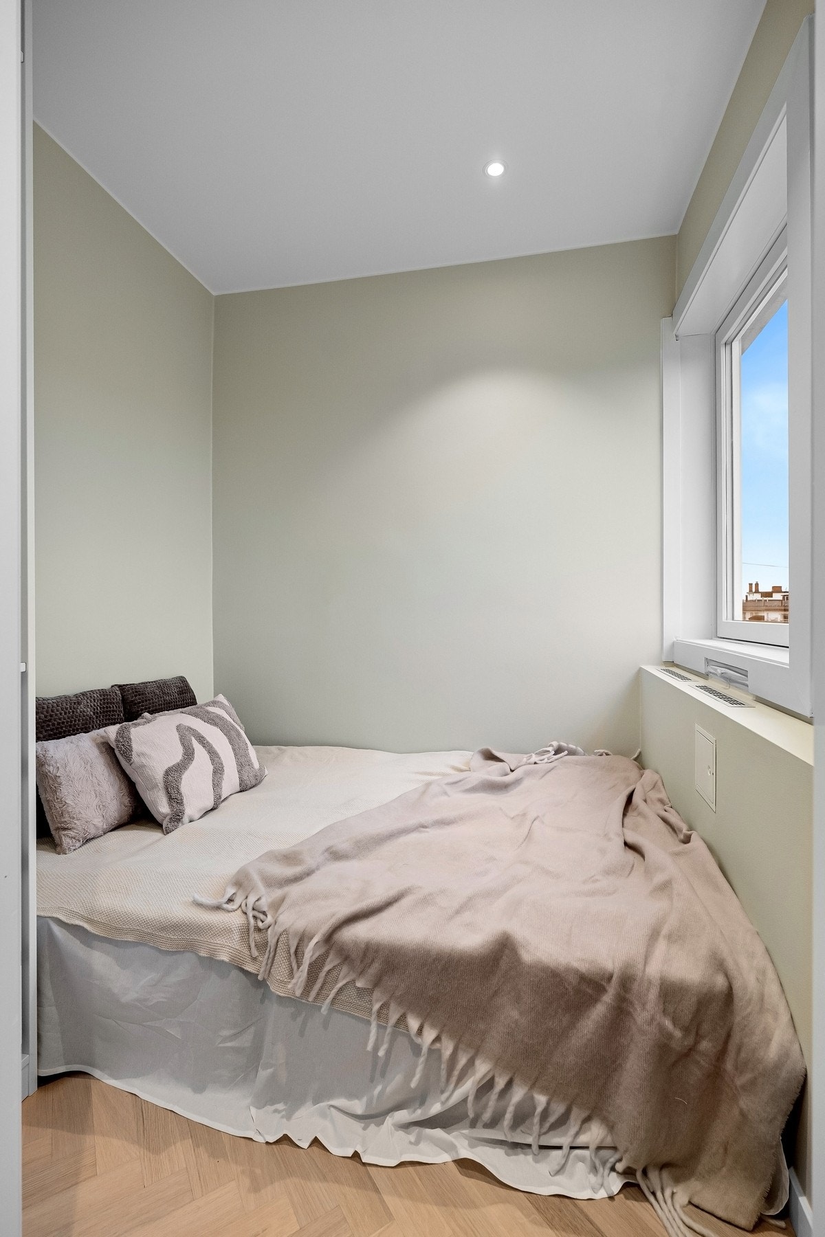 Siden leiligheten ligger så høyt som i 7. etasje er støyen fra vei meget begrenset. Galleribilde