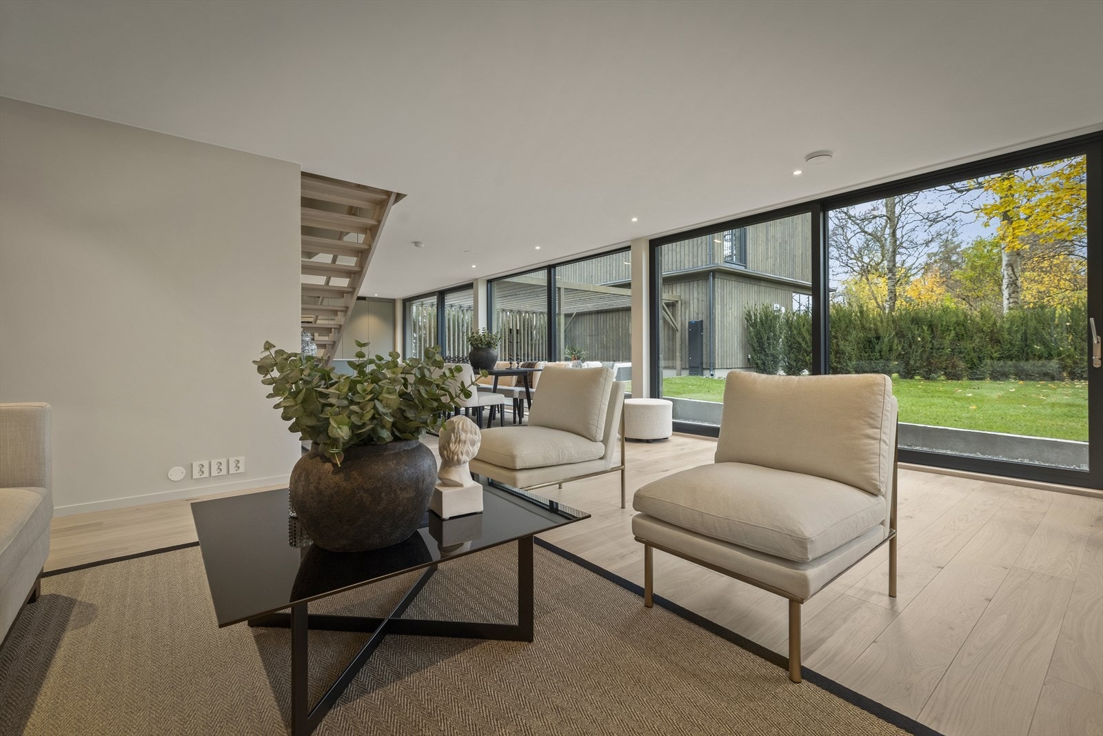 Boligen har vannbåren gulvvarme i alle etasjer med unntak av loft hvor det er panelovner Galleribilde