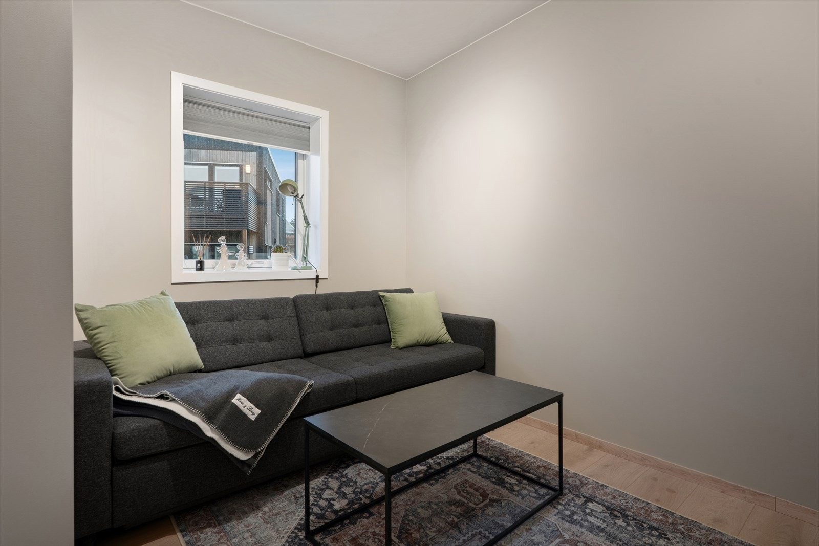 Soverom nr tre er innredet til tv- stue Galleribilde