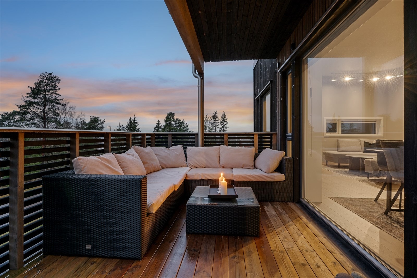 Uteplassen er en fin forlengelse av stuen på de fine sommerdagene. Galleribilde